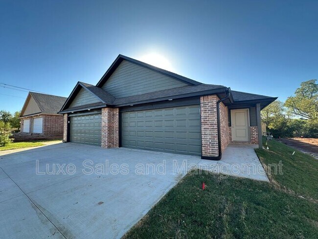 11507 Mackenzie Wy in Yukon, OK - Building Photo - Building Photo