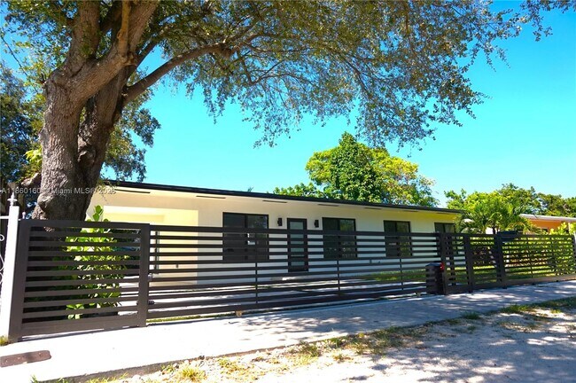 53 NW 68th St in Miami, FL - Building Photo - Building Photo