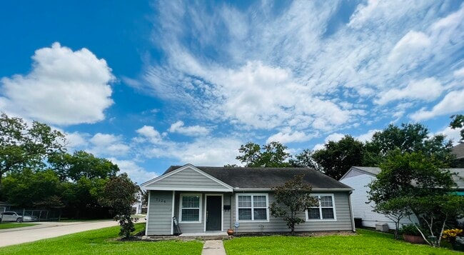 property at 5124 Beech St