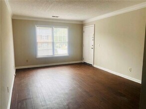493 Stone Mountain St in Lawrenceville, GA - Foto de edificio - Building Photo