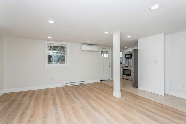 11 Woodlawn Ave, Unit 11A in Norwalk, CT - Building Photo - Building Photo