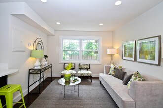 469 Ridge St NW in Washington, DC - Building Photo - Building Photo