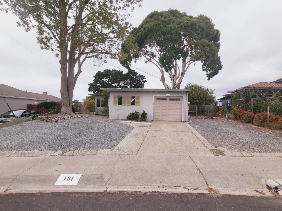 101 Bonnie Dr in San Pablo, CA - Foto de edificio