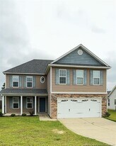5326 Woodpecker Dr in Hope Mills, NC - Building Photo