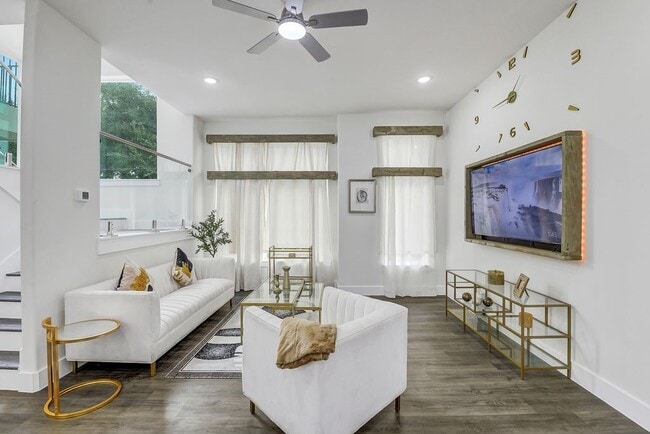 6713 St Augustine St