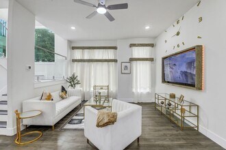 6719 St Augustine St in Houston, TX - Building Photo - Building Photo