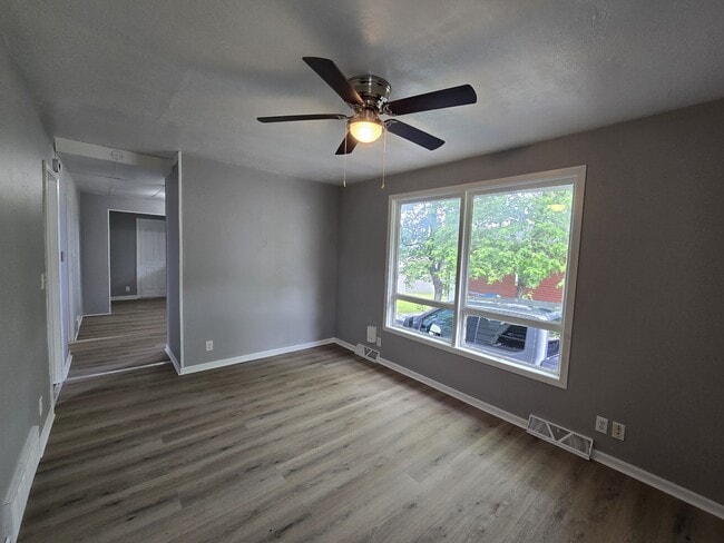 512 Maynard Ave in Waterloo, IA - Building Photo - Building Photo