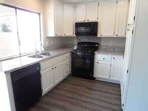 2862 N Cottonwood St in Orange, CA - Building Photo - Building Photo