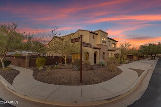 2322 E Samantha Way in Phoenix, AZ - Building Photo - Building Photo