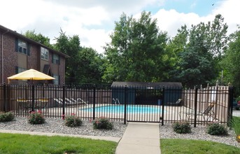 Village Gardens Apartments in Claycomo, MO - Building Photo - Building Photo