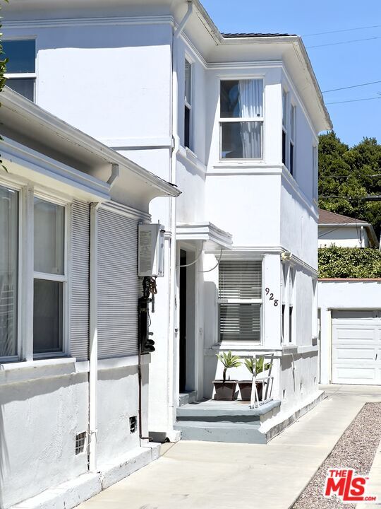 property at 926 S Holt Ave