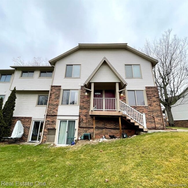 7220 Bluewater Dr in Village of Clarkston, MI - Building Photo - Building Photo