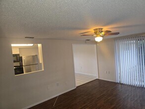 11835 Meadow Dr in Port Richey, FL - Foto de edificio - Building Photo