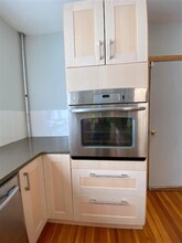 2 Drummond Pl, Unit 2 in Cambridge, MA - Building Photo - Building Photo