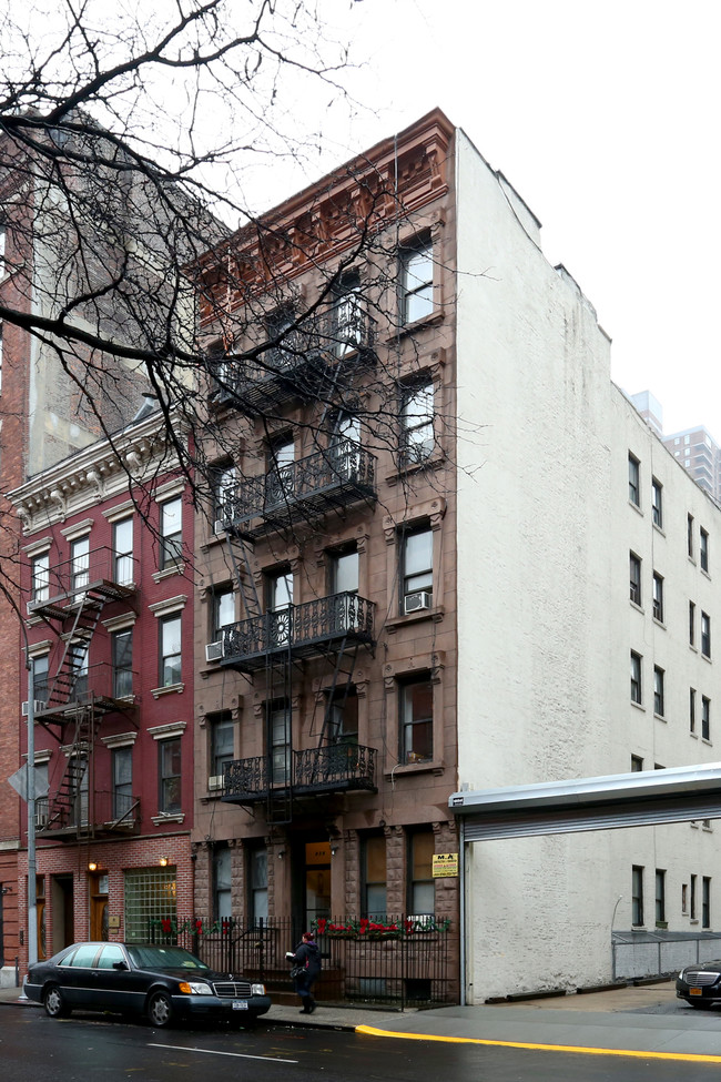 426 W 45th St in New York, NY - Foto de edificio - Building Photo