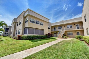 127 Burgundy B in Delray Beach, FL - Building Photo