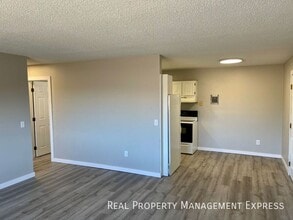 Newly Renovated 2 Bedroom Apartment in Sioux Falls, SD - Building Photo - Building Photo