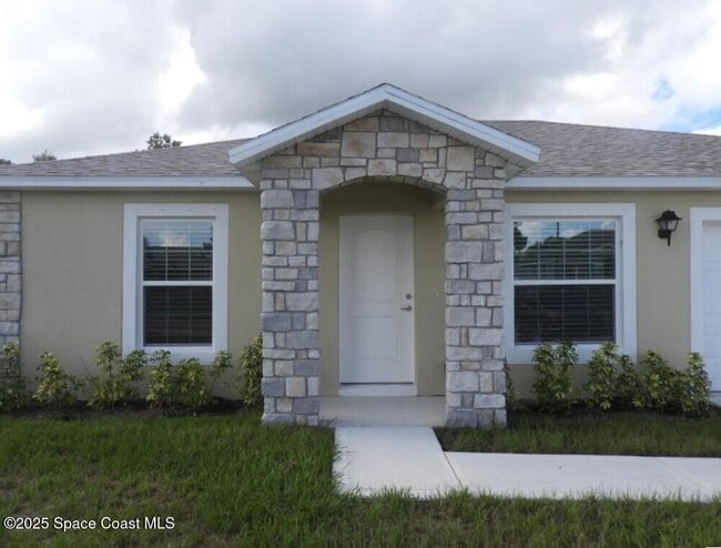 1650 Wyoming Dr SE in Palm Bay, FL - Building Photo - Building Photo