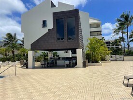 500 Lunalilo Home Rd in Honolulu, HI - Building Photo