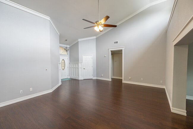 8933 Bayaud Dr in Tampa, FL - Building Photo - Building Photo