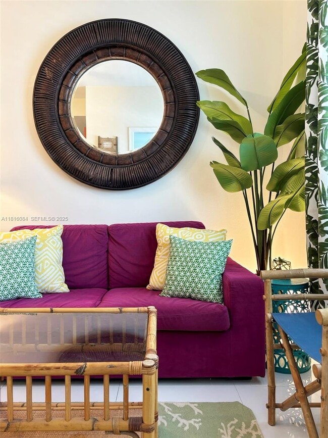 335 Ocean Dr in Miami Beach, FL - Building Photo - Building Photo