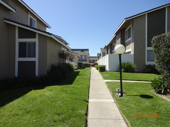 86 Bahia Cir in Santa Paula, CA - Building Photo - Building Photo