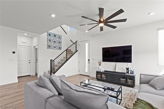 692 Echelon St in Las Vegas, NV - Building Photo - Building Photo