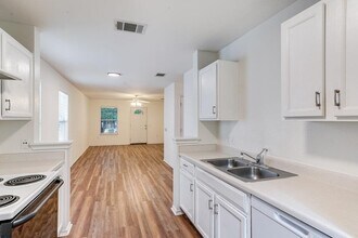 1505 Strickland Dr in Austin, TX - Building Photo - Building Photo