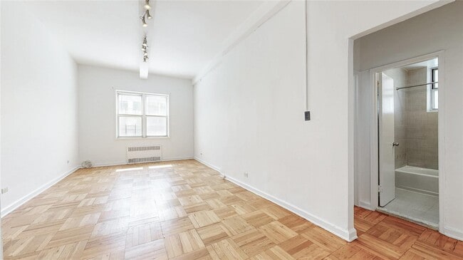 67-30 Clyde St in Queens, NY - Building Photo - Building Photo