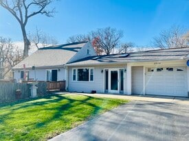 37020 N Helen Dr in Lake Villa, IL - Building Photo