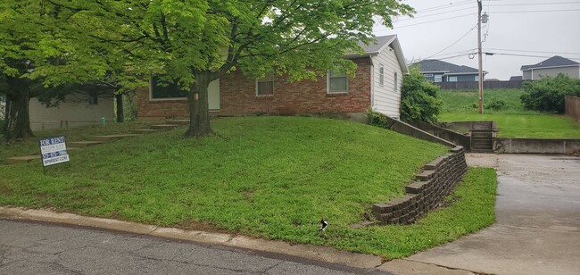 property at 805 W Prairie Ln