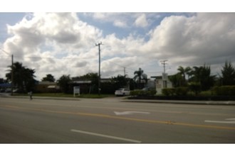 Azalea Mobile Home Park in Fort Lauderdale, FL - Building Photo - Building Photo