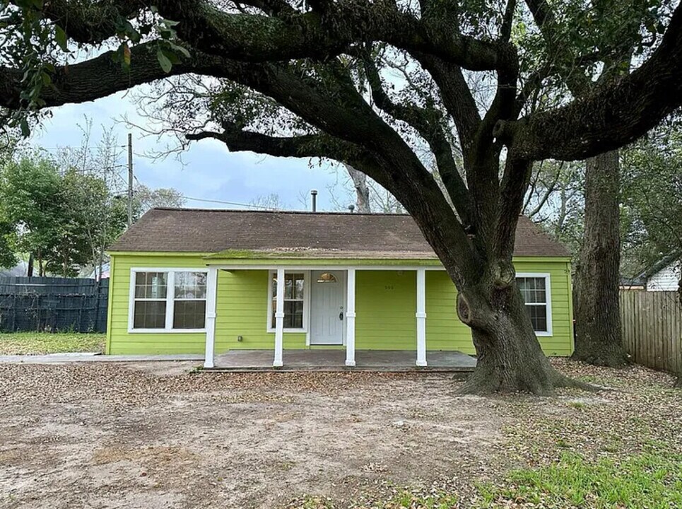500 Green St in Baytown, TX - Building Photo