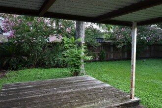 7410 Crystalglen Dr in Houston, TX - Building Photo - Building Photo