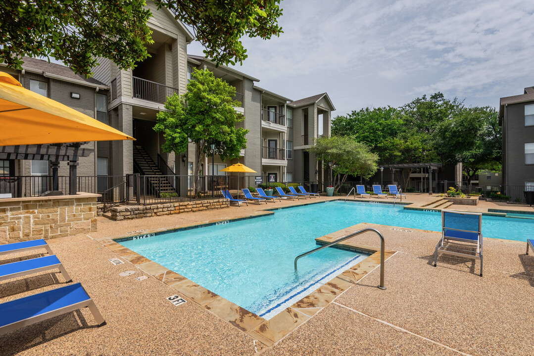 Oak Park in Euless, TX - Foto de edificio