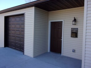 Emerson Garden Apartments in Quincy, IL - Foto de edificio - Building Photo