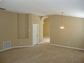 1632 Sand Key Cir in Oviedo, FL - Foto de edificio - Building Photo