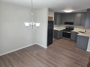 2549 College Hill Cir in Schaumburg, IL - Building Photo - Building Photo