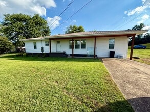 6403 Cannon Ave in Guntersville, AL - Building Photo - Building Photo