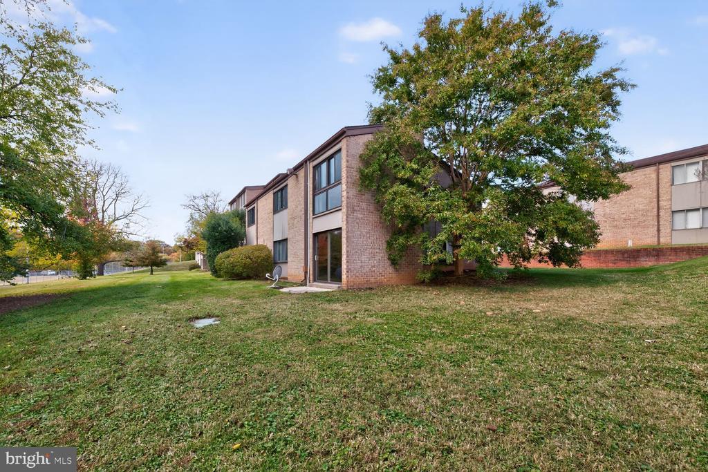 10116 Little Pond Pl in Montgomery Village, MD - Building Photo