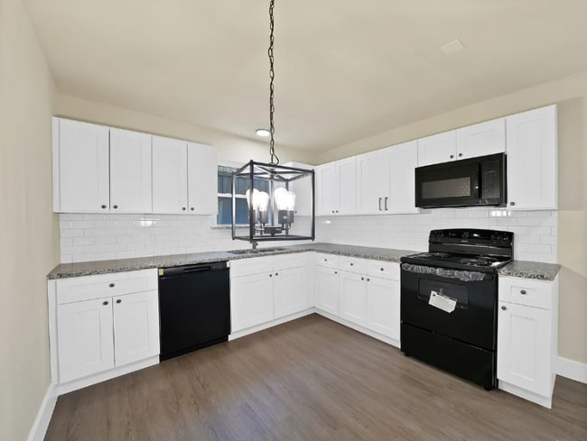 306 Renfro St in Grand Prairie, TX - Building Photo - Building Photo