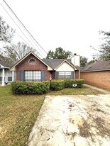 3832 Hudson Ct in Montgomery, AL - Building Photo