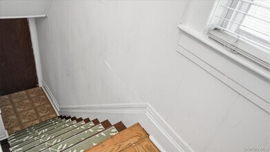 74 Lexington Ave in Franklin Square, NY - Building Photo - Building Photo