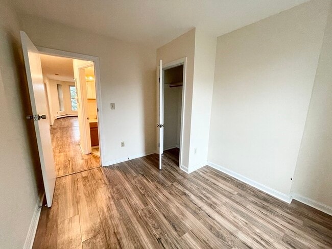 82 Hammond St, Unit 3 in Boston, MA - Foto de edificio - Building Photo