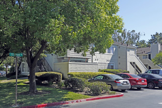 1097 Tekman Dr in San Jose, CA - Foto de edificio - Building Photo