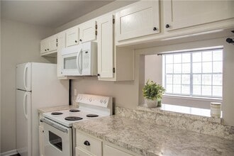 700 Navarro Dr, Unit A in College Station, TX - Foto de edificio - Building Photo