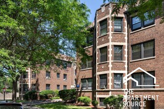 1319 Oak Ave, Unit C2 in Evanston, IL - Foto de edificio - Building Photo