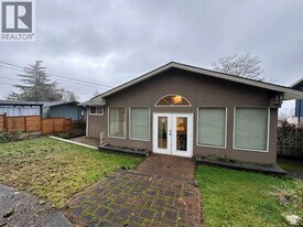 3040 Armada St in Coquitlam, BC - Building Photo