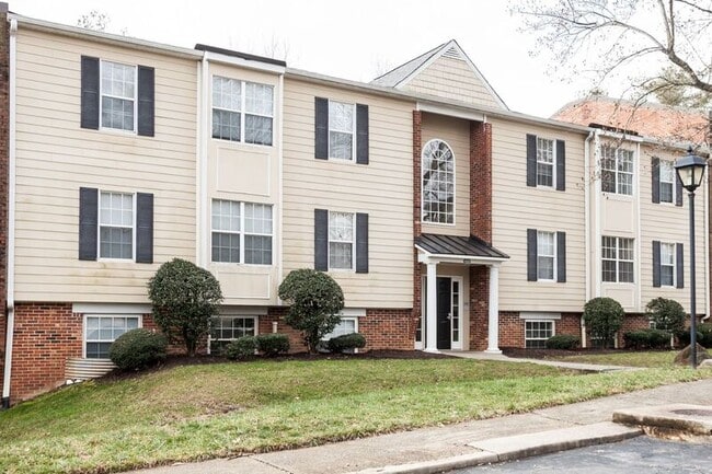 property at 1221 Villa Ln