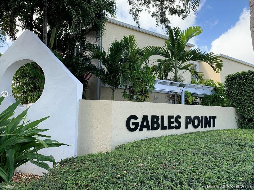4520 SW 68th Ct Cir-Unit -Apt 8 in Miami, FL - Building Photo